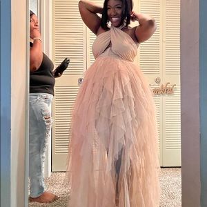 💋🚨🚨😍Beautiful Nude Prom or special occasion dress. Priced to sell!